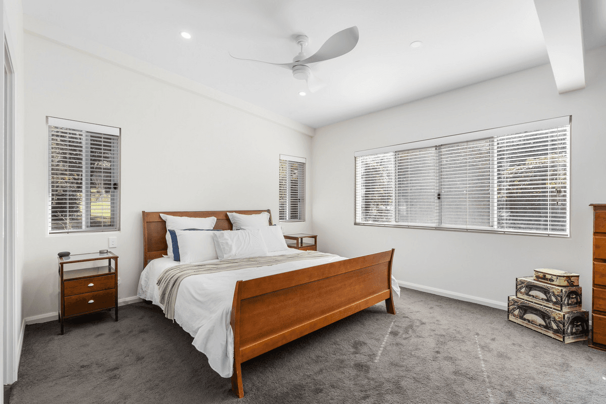 33 Lloyds Road, SPRINGBROOK, QLD 4213