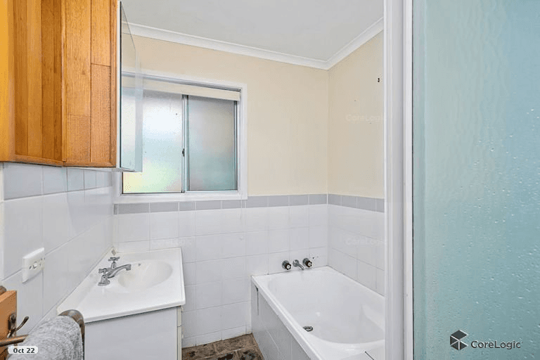 4 Kinross Rd, THORNLANDS, QLD 4164