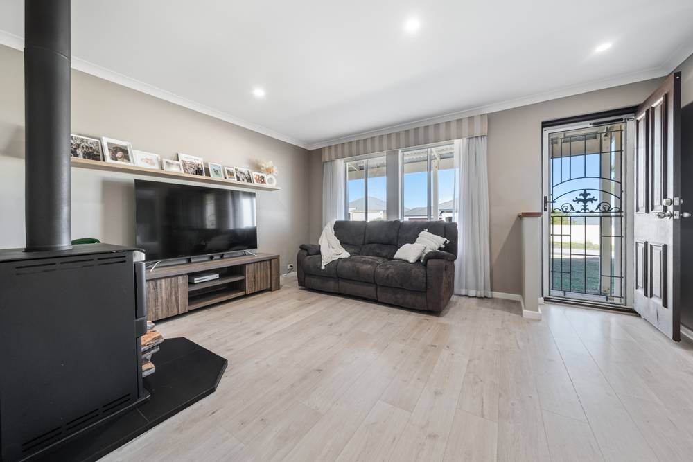 8 Abbey Green Road, Banksia Grove, WA 6031