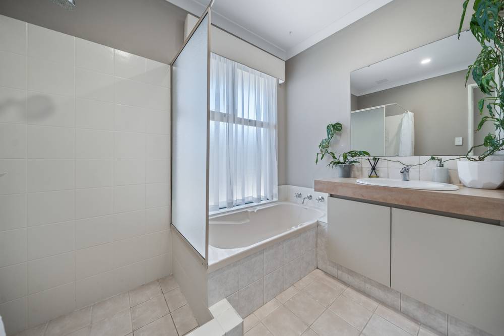 8 Abbey Green Road, Banksia Grove, WA 6031
