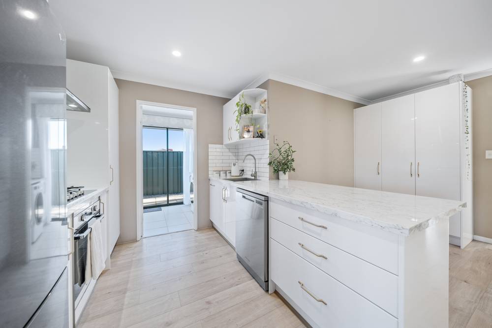 8 Abbey Green Road, Banksia Grove, WA 6031
