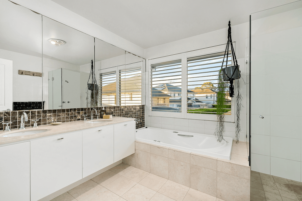 24 Queens Court, Castle Hill, NSW 2154