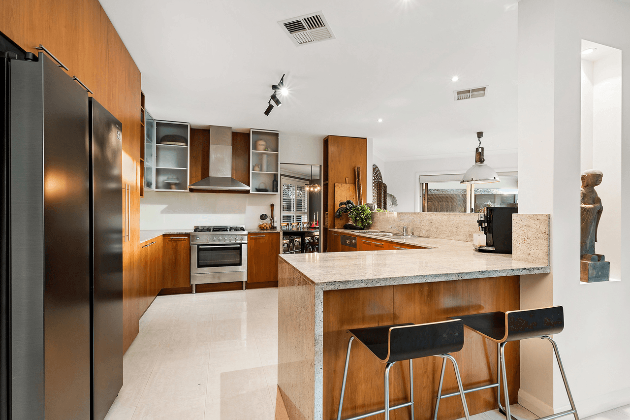 24 Queens Court, Castle Hill, NSW 2154