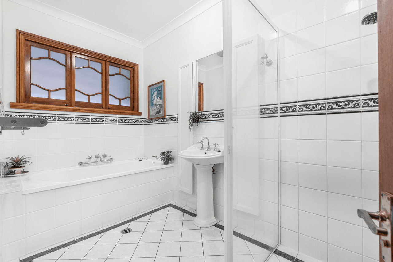 2 of 409 Esplanade, Manly, QLD 4179