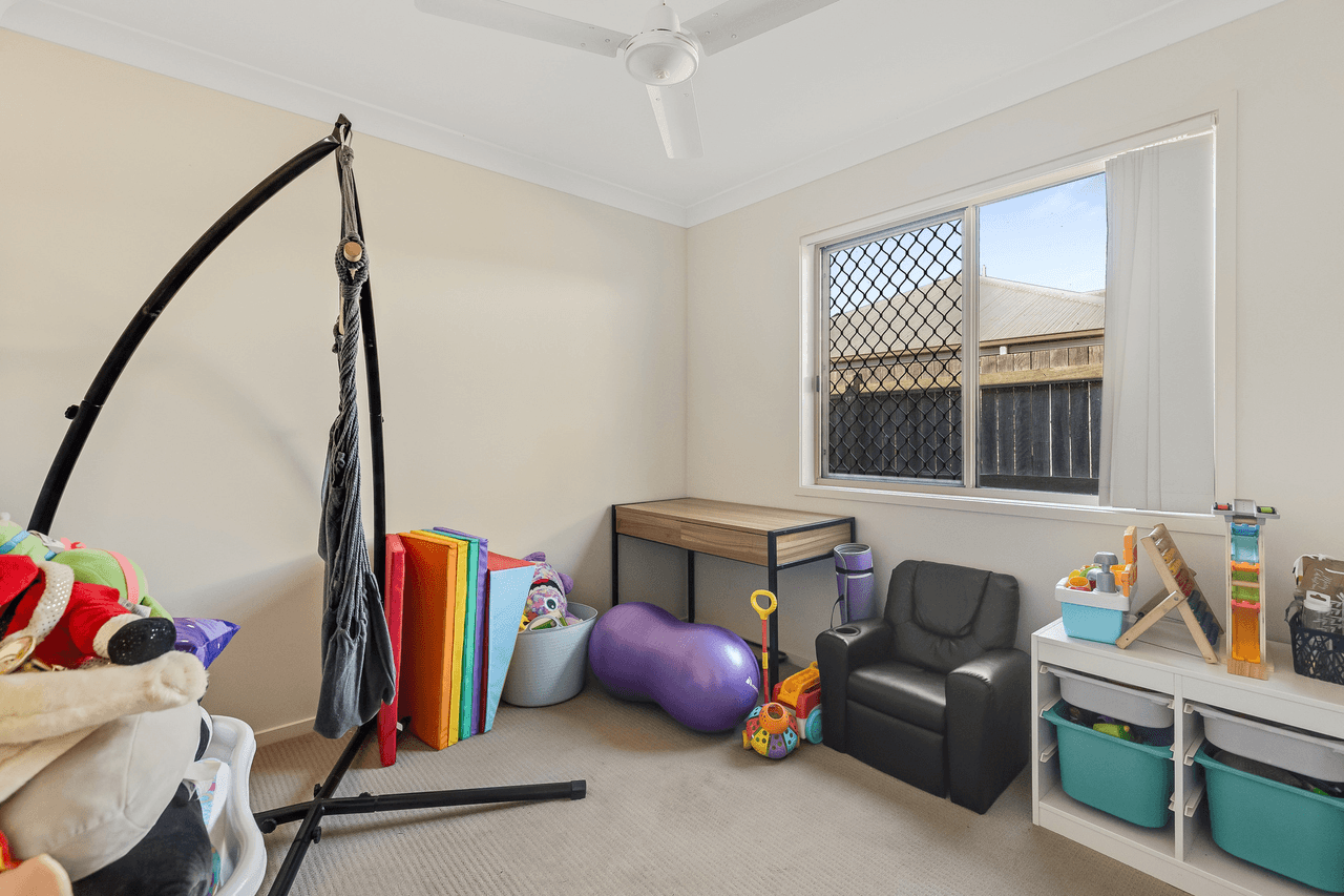 1 & 2/18 Sanctuary Drive, CRANLEY, QLD 4350