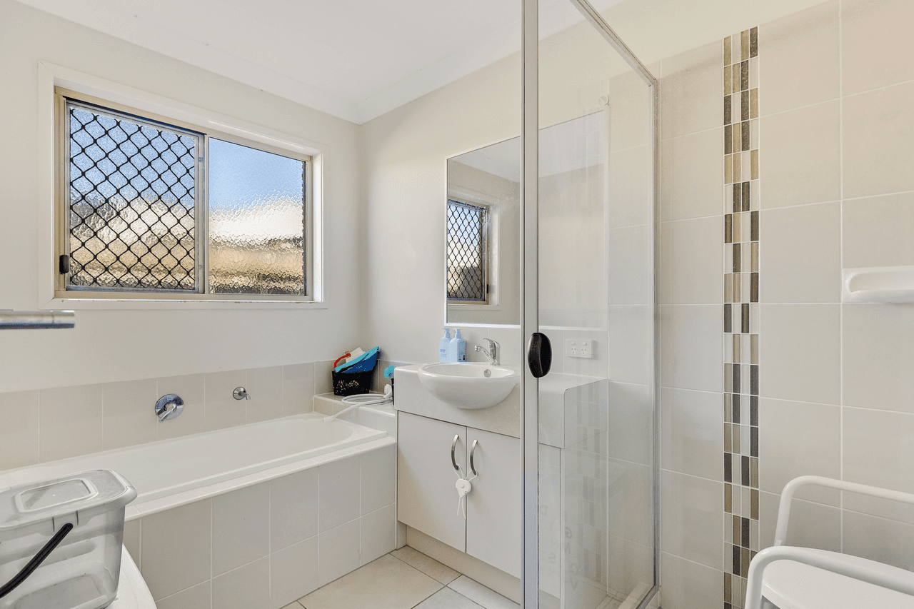 1 & 2/18 Sanctuary Drive, CRANLEY, QLD 4350