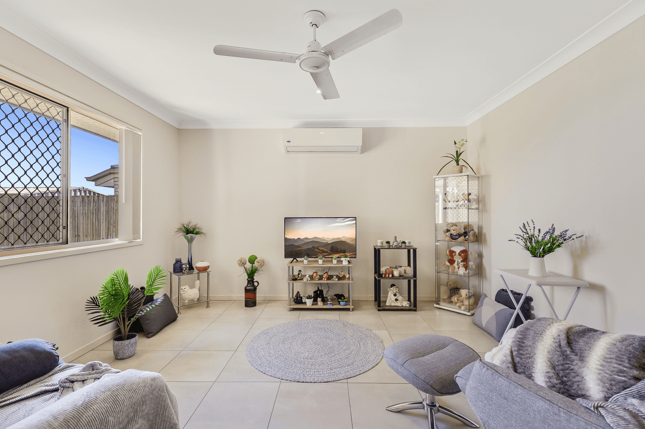 1 & 2/18 Sanctuary Drive, CRANLEY, QLD 4350