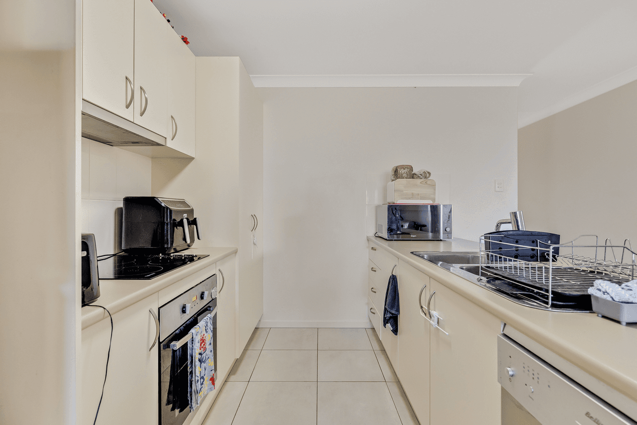 1 & 2/18 Sanctuary Drive, CRANLEY, QLD 4350