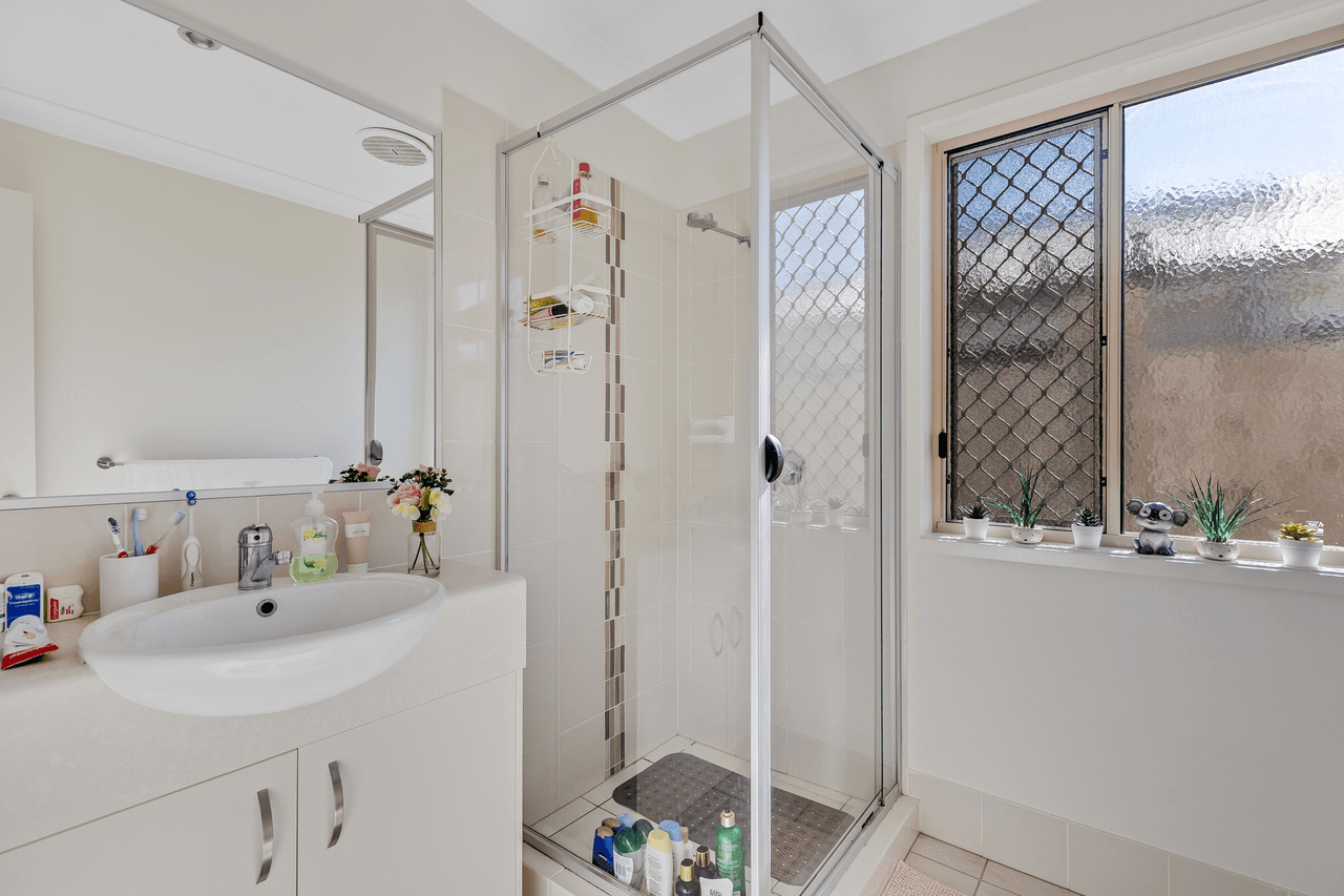 1 & 2/18 Sanctuary Drive, CRANLEY, QLD 4350