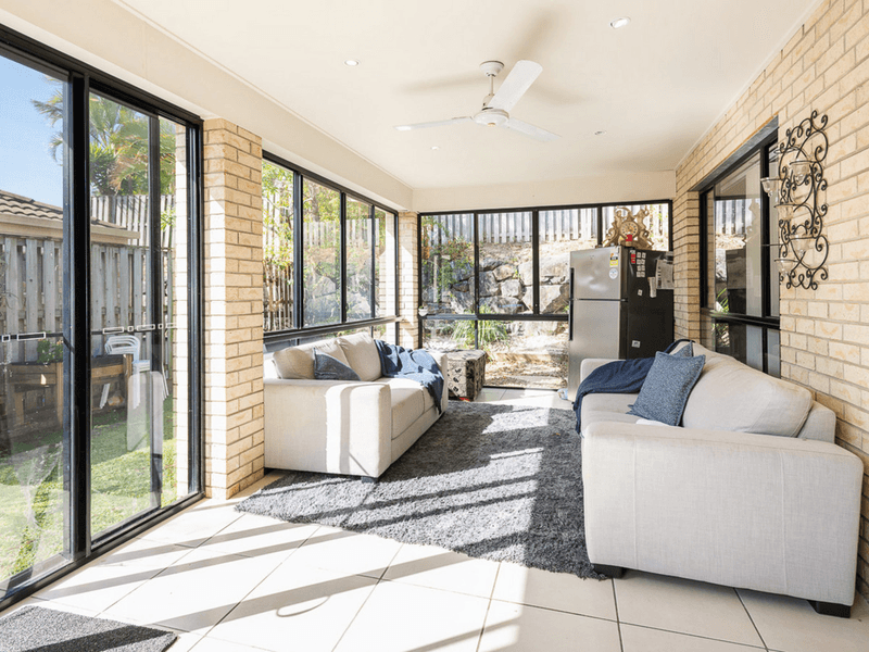 8 Taske Rise, Pacific Pines, QLD 4211