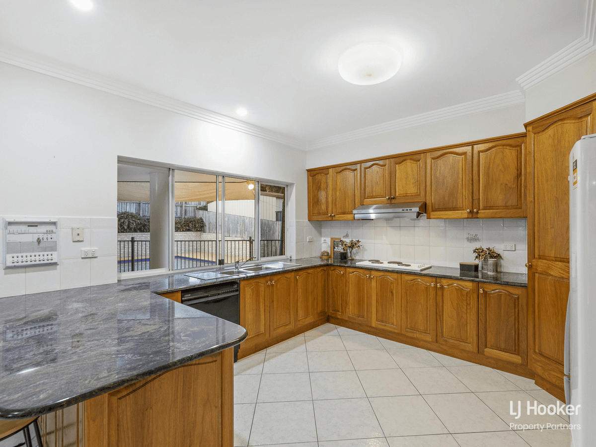 2 Gangar Close, EIGHT MILE PLAINS, QLD 4113