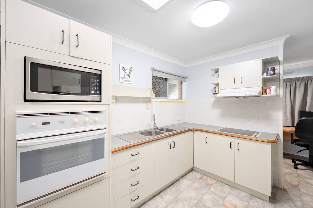 15 Larsen Street, WEST GLADSTONE, QLD 4680