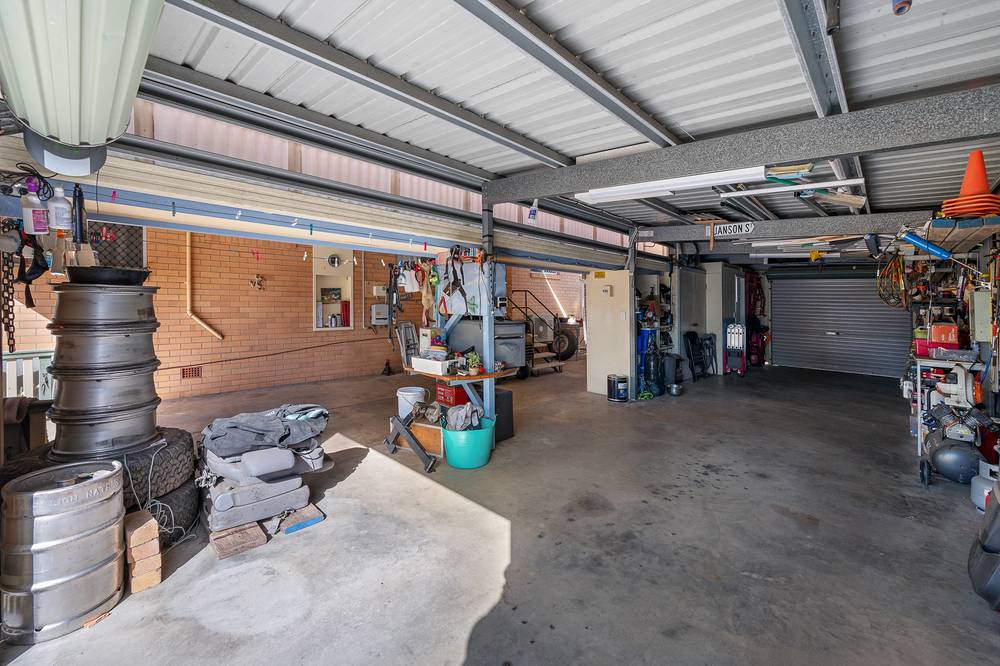 15 Larsen Street, WEST GLADSTONE, QLD 4680
