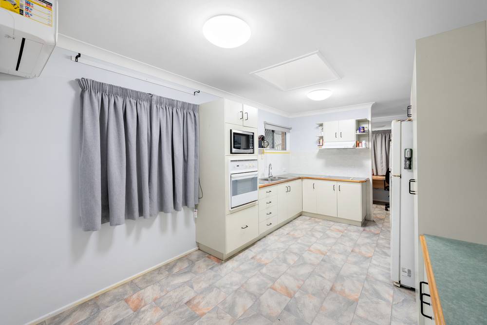 15 Larsen Street, WEST GLADSTONE, QLD 4680