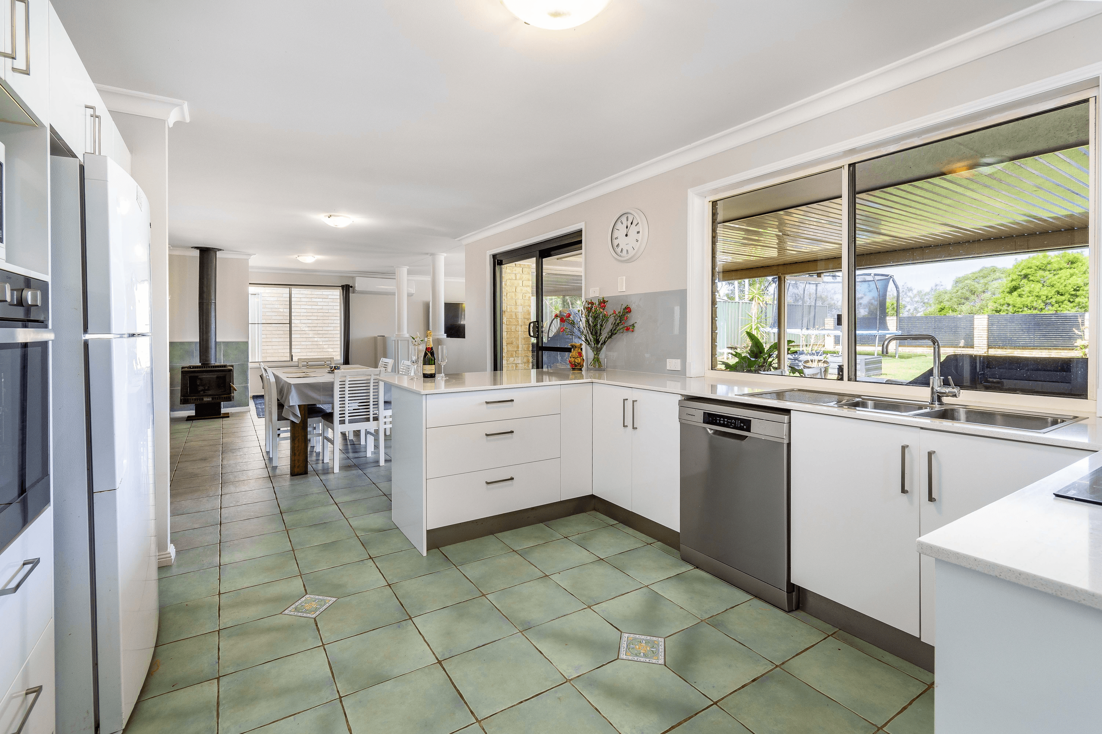 22 Albert Place, Sandstone Point, QLD 4511