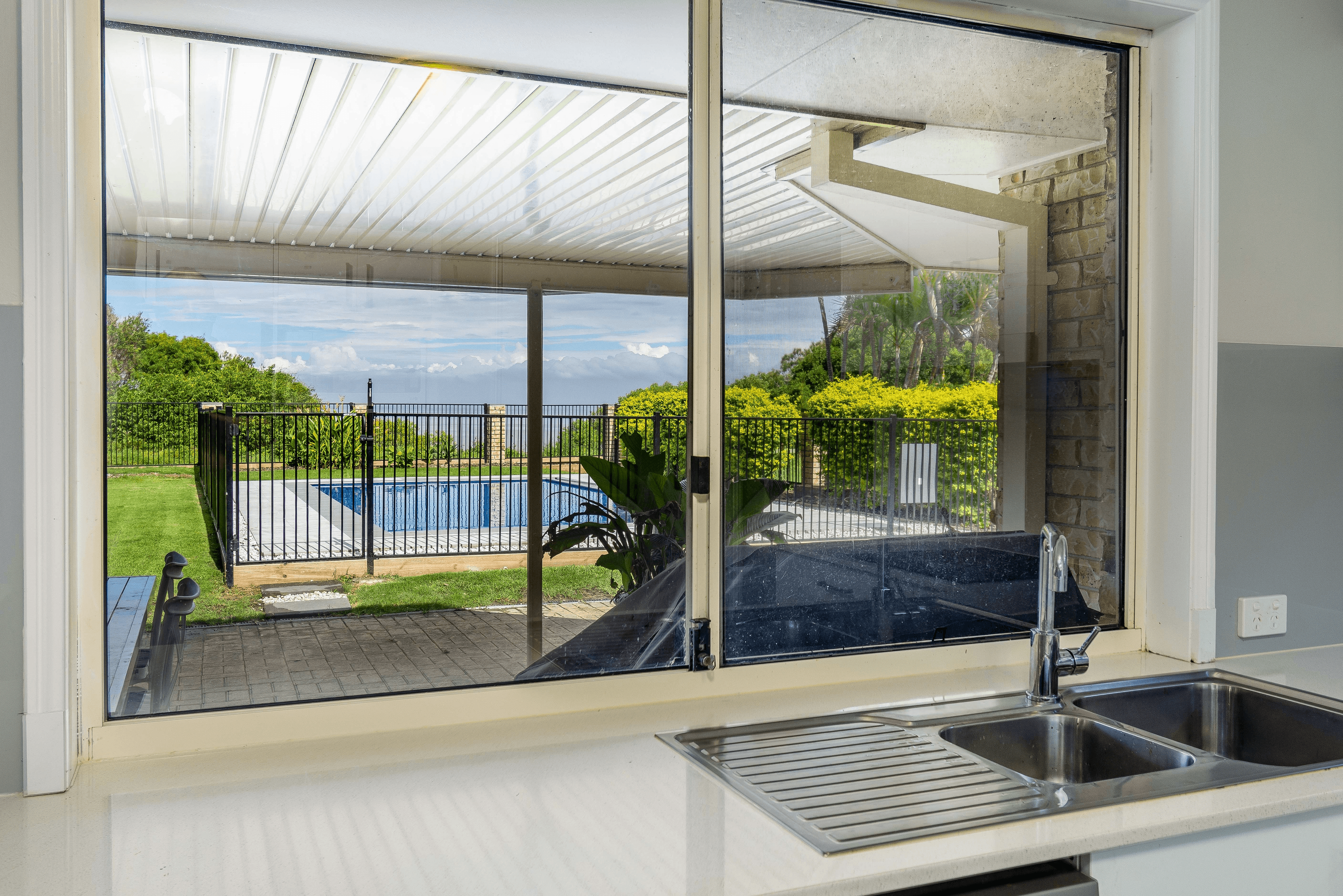 22 Albert Place, Sandstone Point, QLD 4511