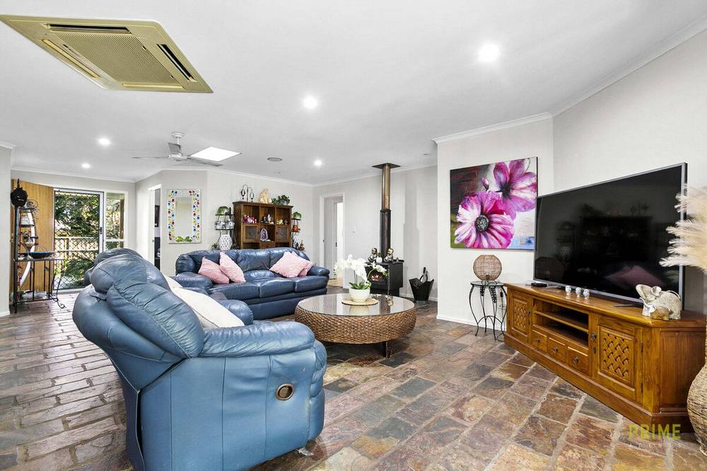 122 Kingfisher Parade, Toogoom, QLD 4655