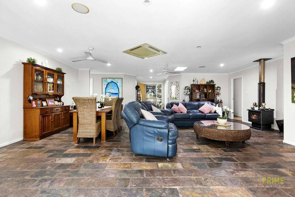 122 Kingfisher Parade, Toogoom, QLD 4655