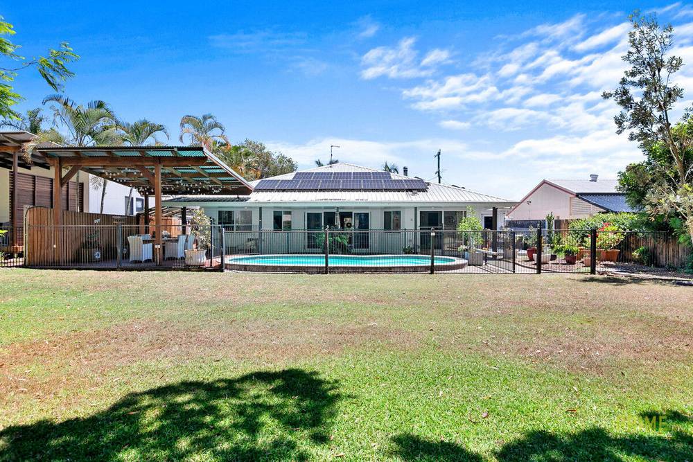 122 Kingfisher Parade, Toogoom, QLD 4655