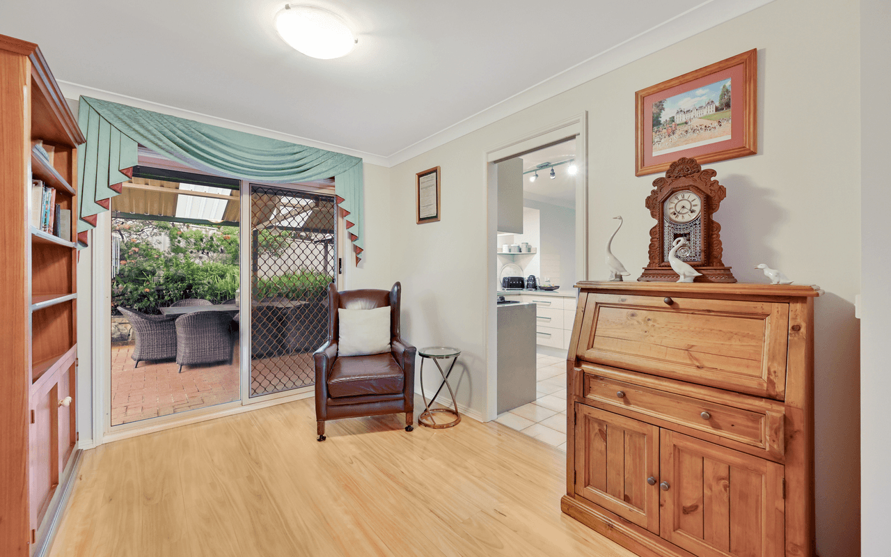 18 Barron Field Drive, GLENMORE PARK, NSW 2745