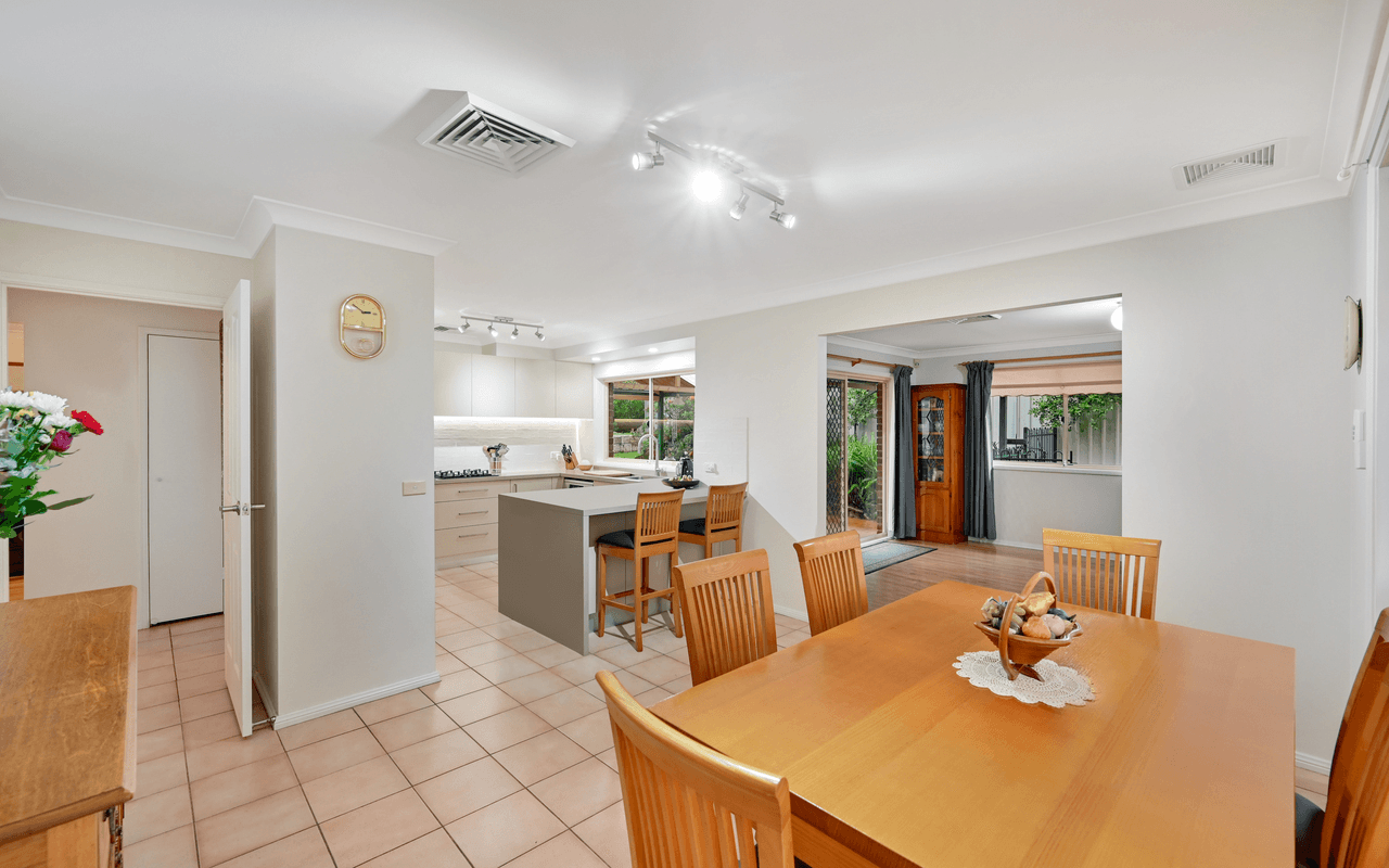 18 Barron Field Drive, GLENMORE PARK, NSW 2745