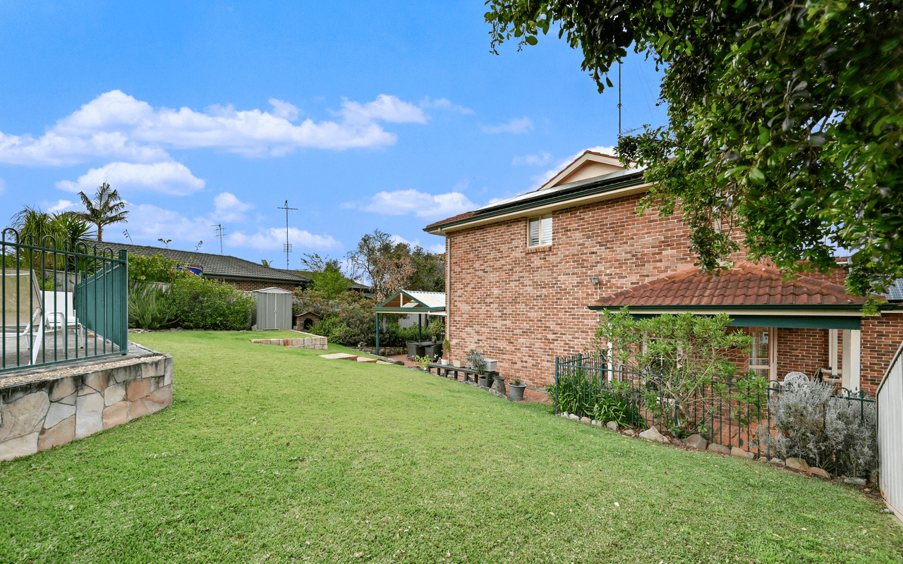 18 Barron Field Drive, GLENMORE PARK, NSW 2745