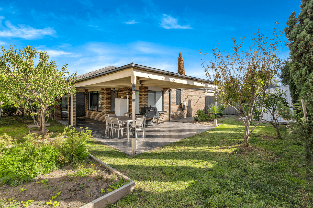 14 Brushwood Circuit, ROXBURGH PARK, VIC 3064