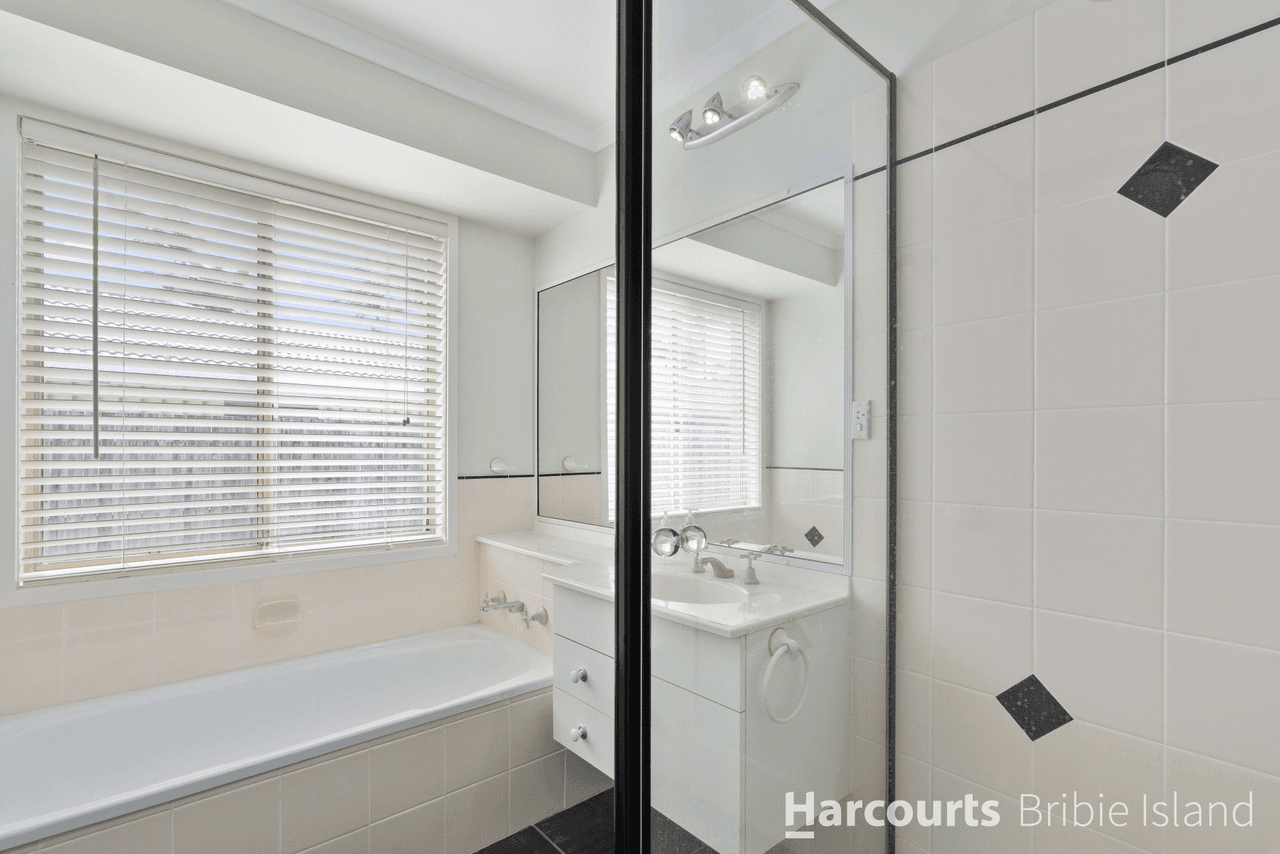 84 Bestmann Rd East, SANDSTONE POINT, QLD 4511