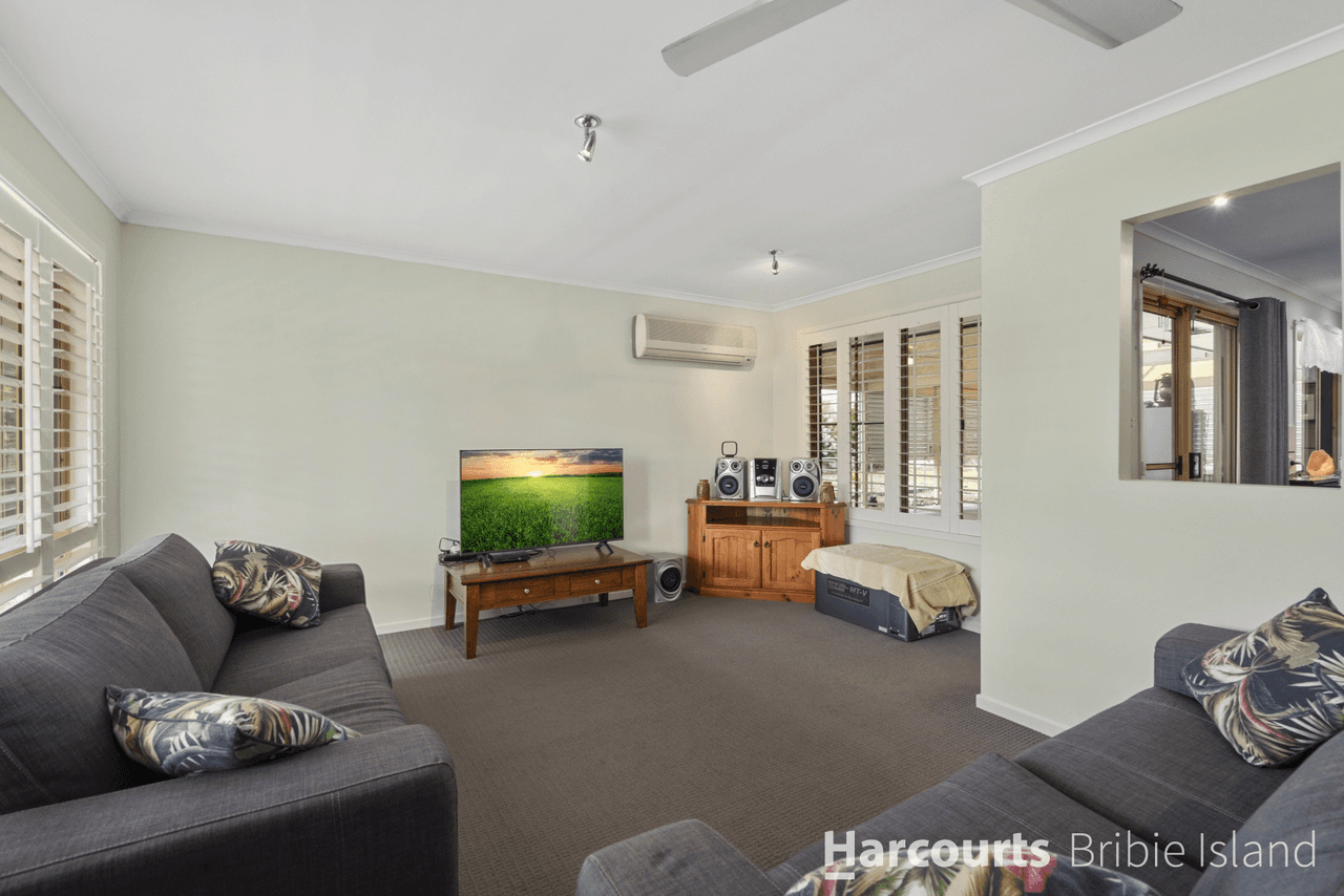84 Bestmann Rd East, SANDSTONE POINT, QLD 4511