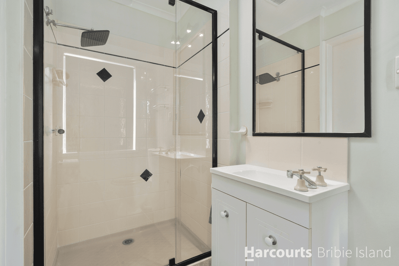 84 Bestmann Rd East, SANDSTONE POINT, QLD 4511