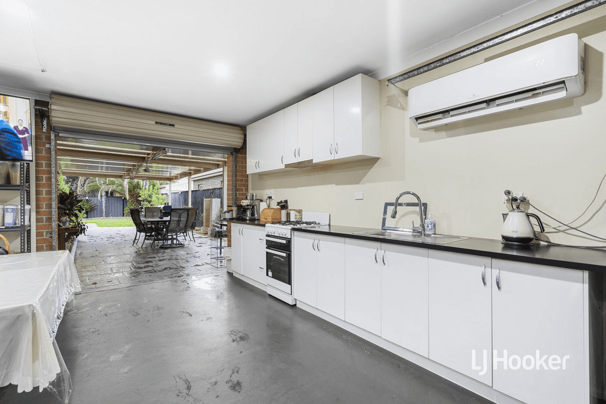 24 Messina Crescent, POINT COOK, VIC 3030