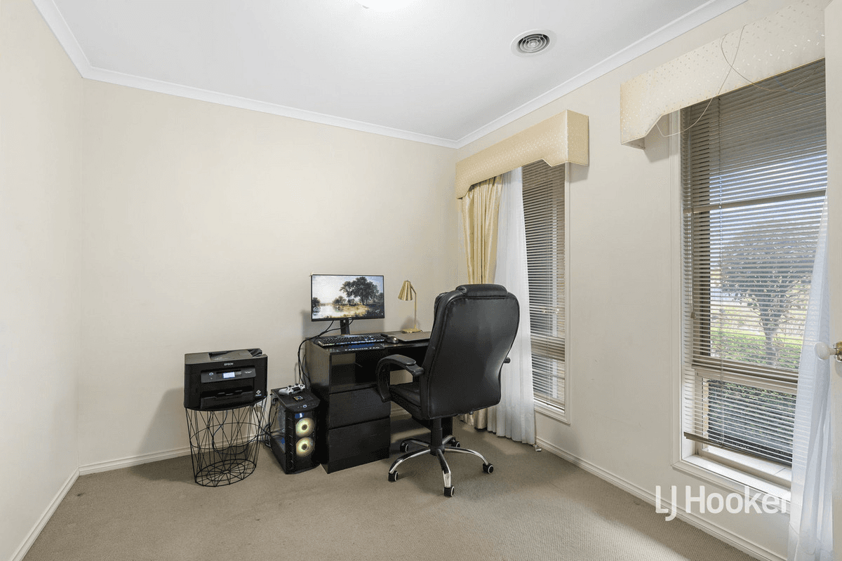 24 Messina Crescent, POINT COOK, VIC 3030