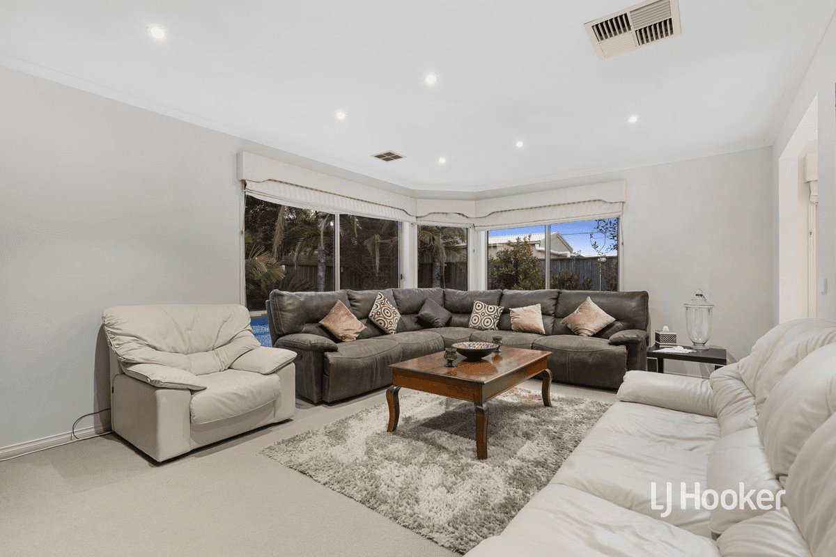 24 Messina Crescent, POINT COOK, VIC 3030