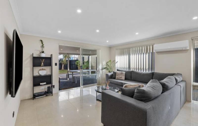 11 Whitecap St, Yanchep, WA 6035
