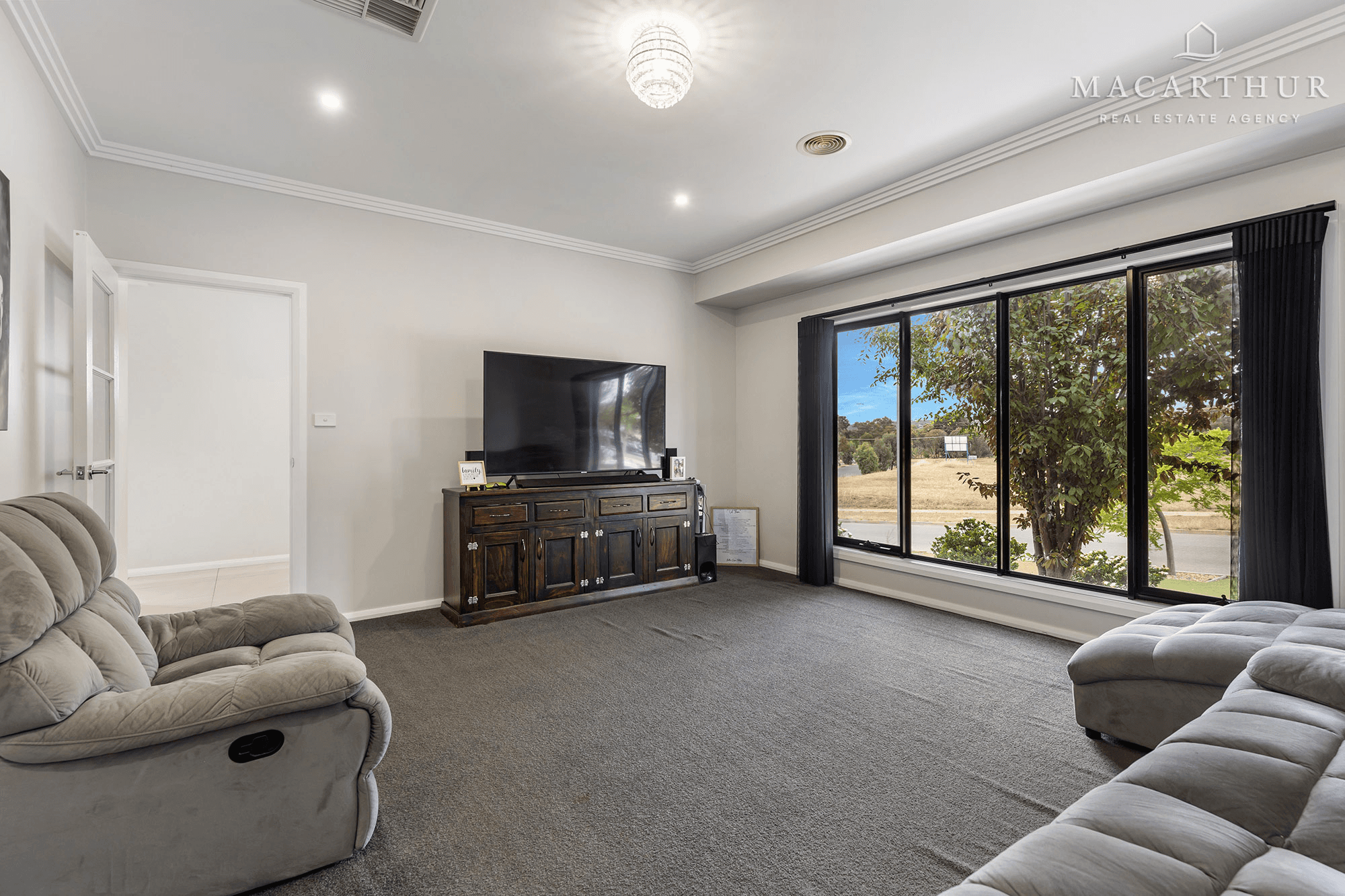 4 Waterhouse Avenue, Lloyd, NSW 2650