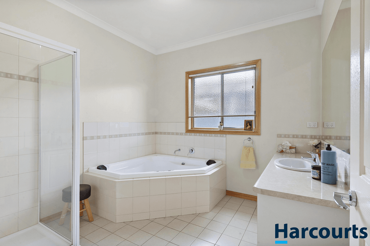 58 Stirling Drive, LAKE GARDENS, VIC 3355