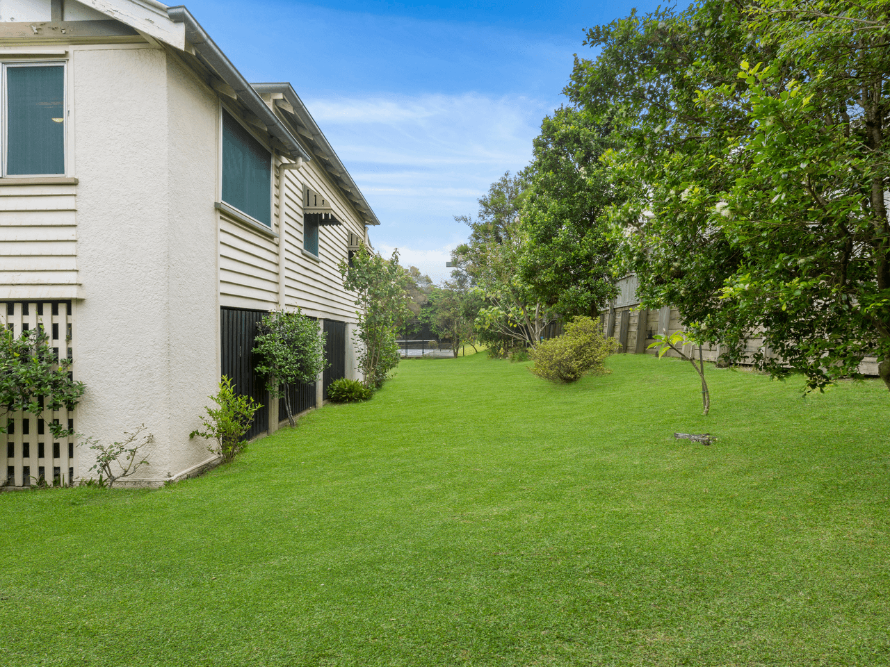 15 Sydney Street, FAIRFIELD, QLD 4103