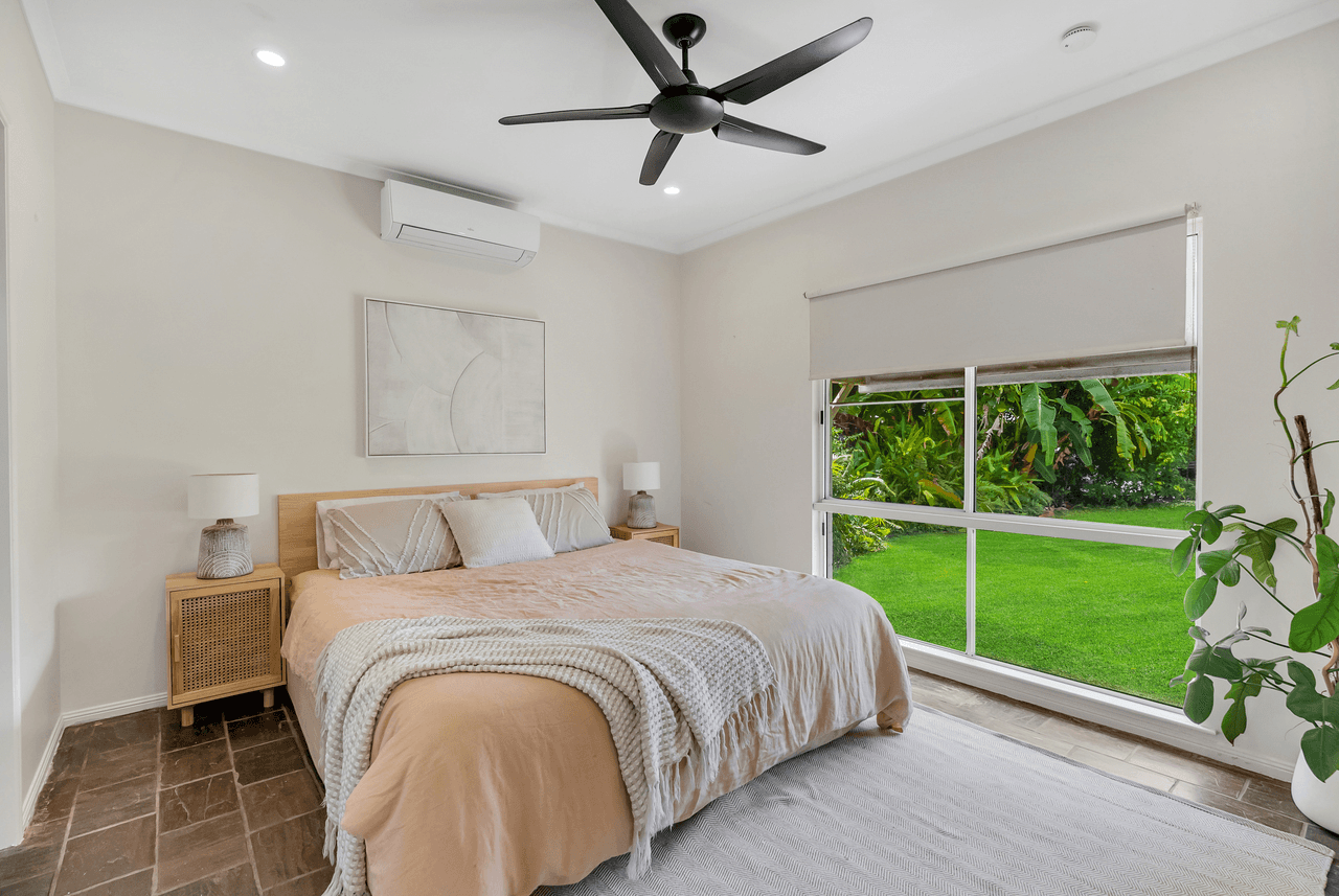 84 Baronia Crescent, HOLLOWAYS BEACH, QLD 4878