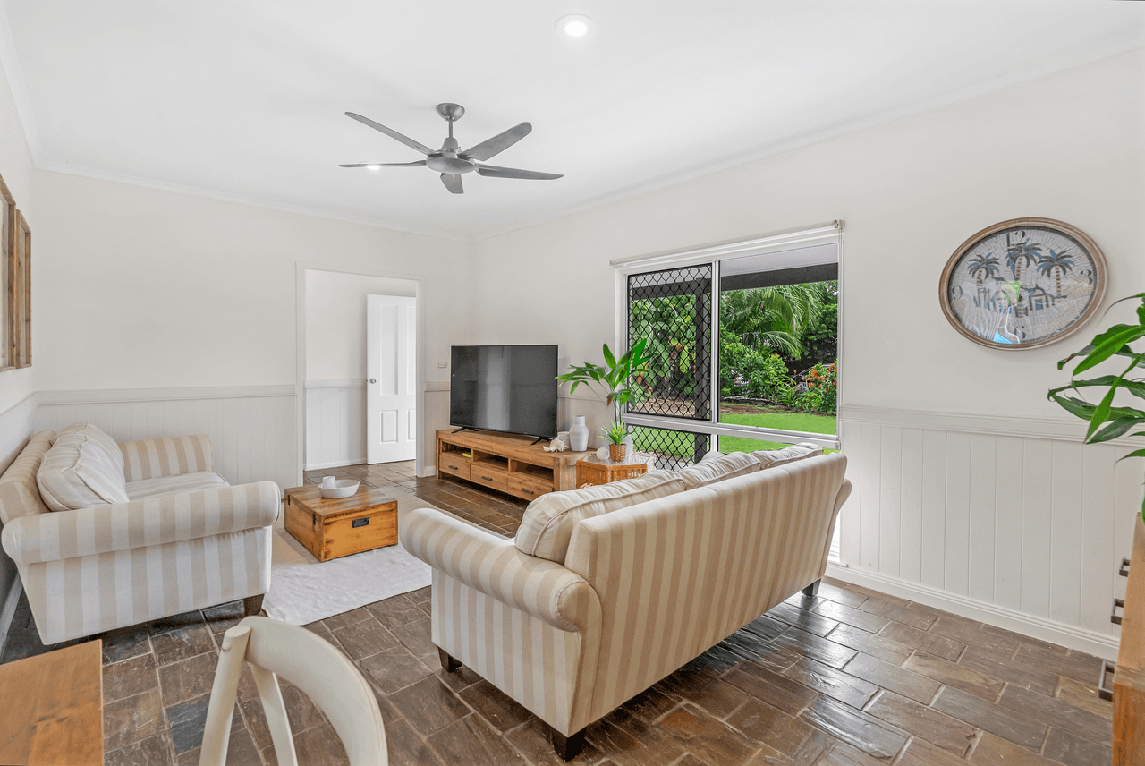 84 Baronia Crescent, HOLLOWAYS BEACH, QLD 4878