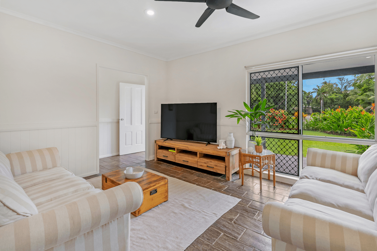 84 Baronia Crescent, HOLLOWAYS BEACH, QLD 4878