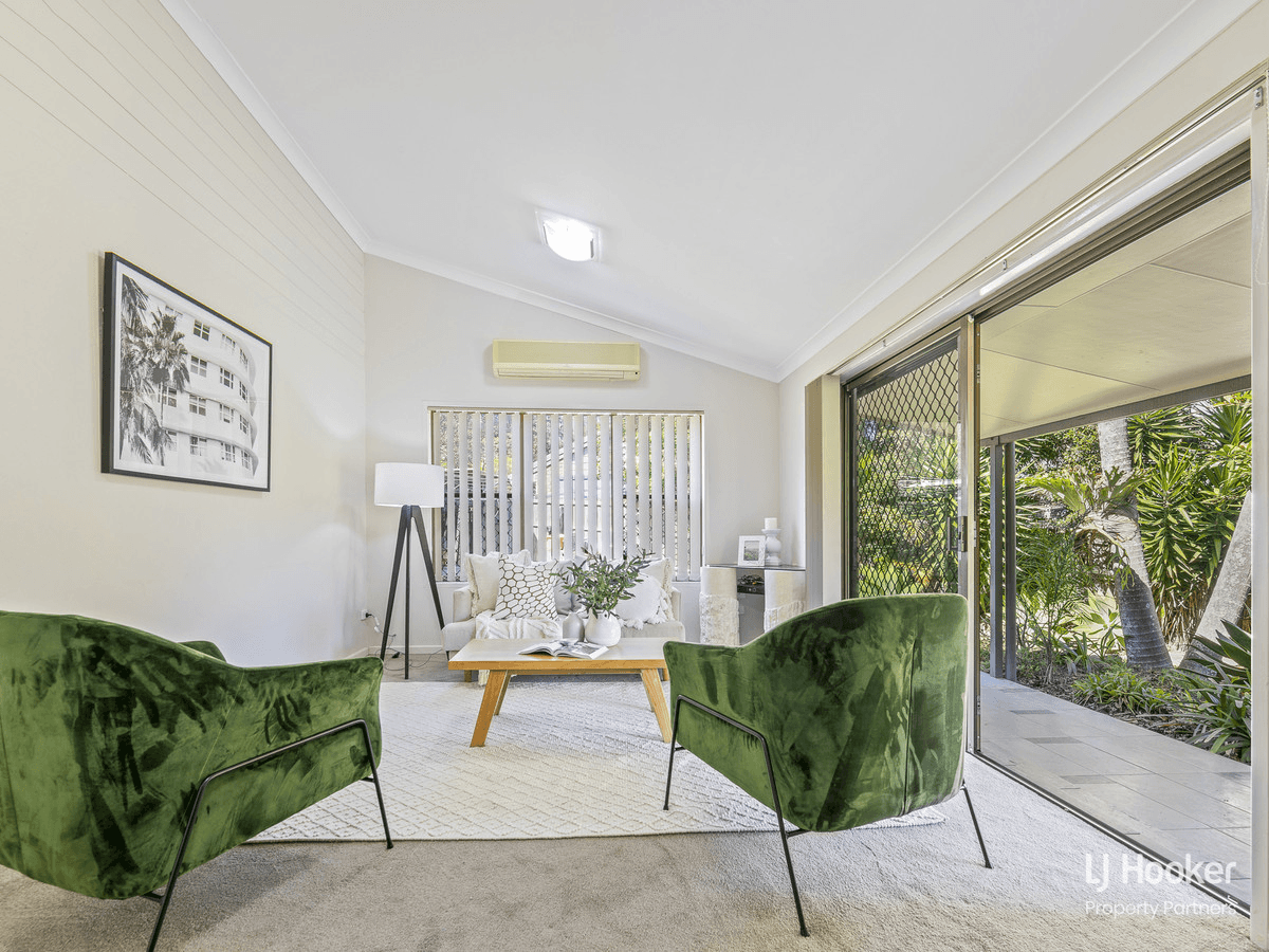 51 Coleman Crescent, SPRINGWOOD, QLD 4127