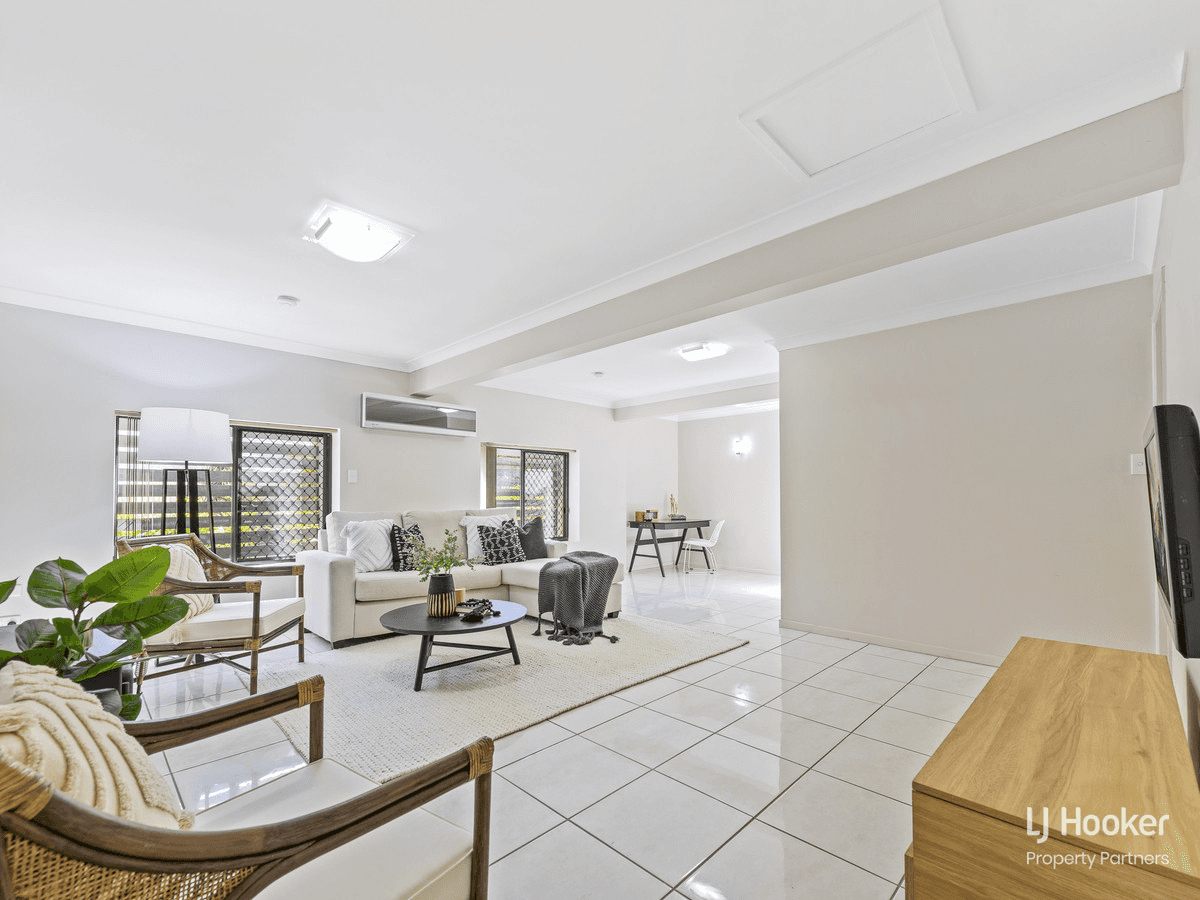 51 Coleman Crescent, SPRINGWOOD, QLD 4127