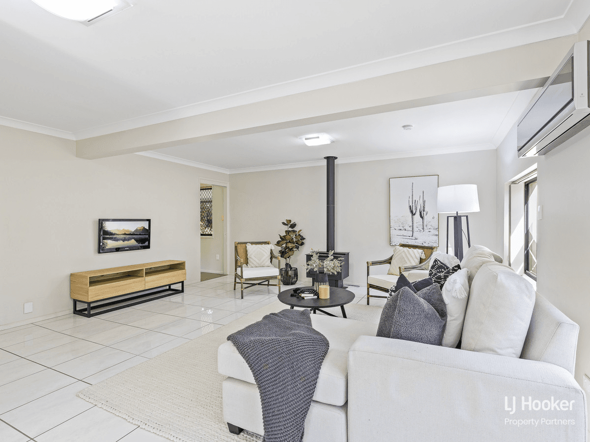 51 Coleman Crescent, SPRINGWOOD, QLD 4127