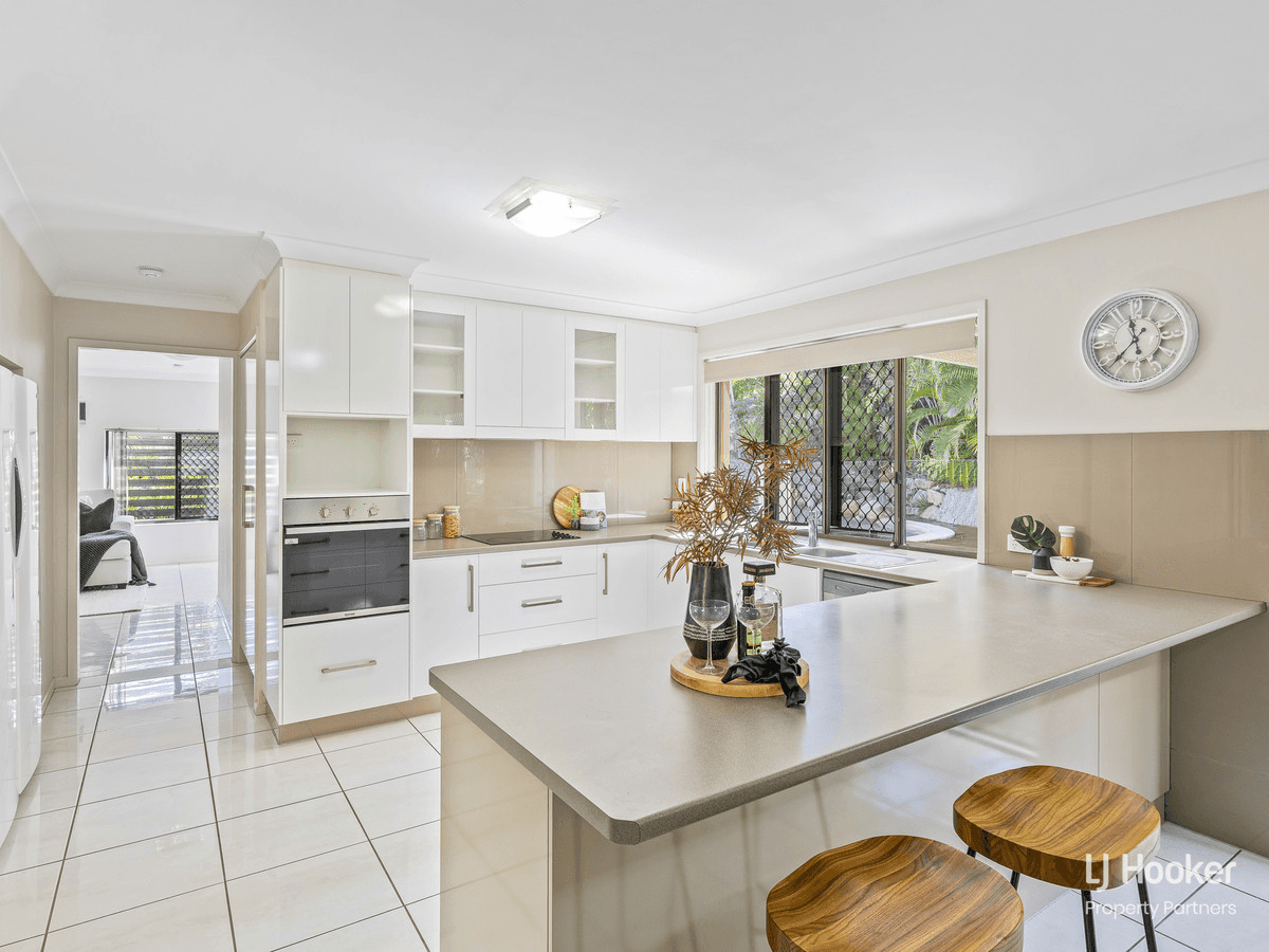 51 Coleman Crescent, SPRINGWOOD, QLD 4127