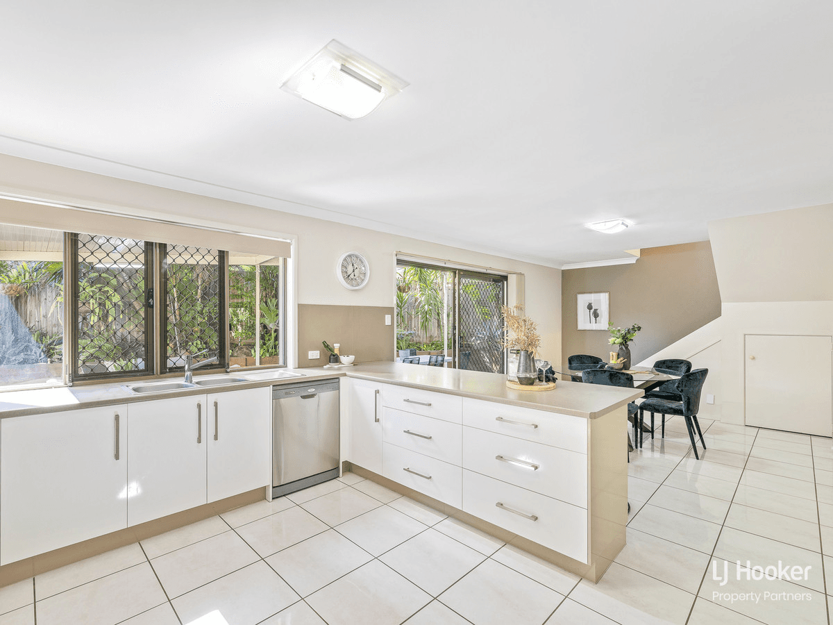 51 Coleman Crescent, SPRINGWOOD, QLD 4127