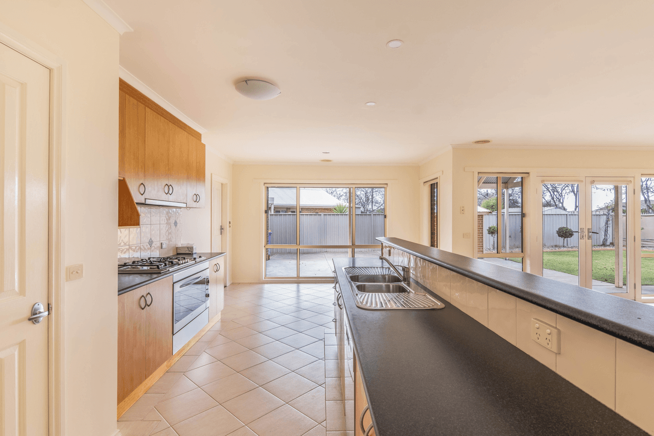 24 Romney Crescent, SHEPPARTON, VIC 3630