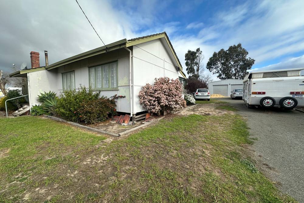 13 House Street, Gnowangerup, WA 6335