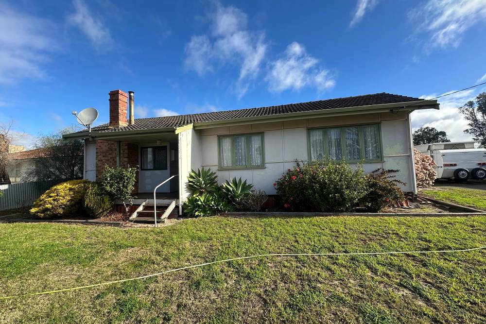 13 House Street, Gnowangerup, WA 6335