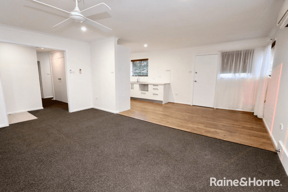 10 Webb Street, WEST BATHURST, NSW 2795