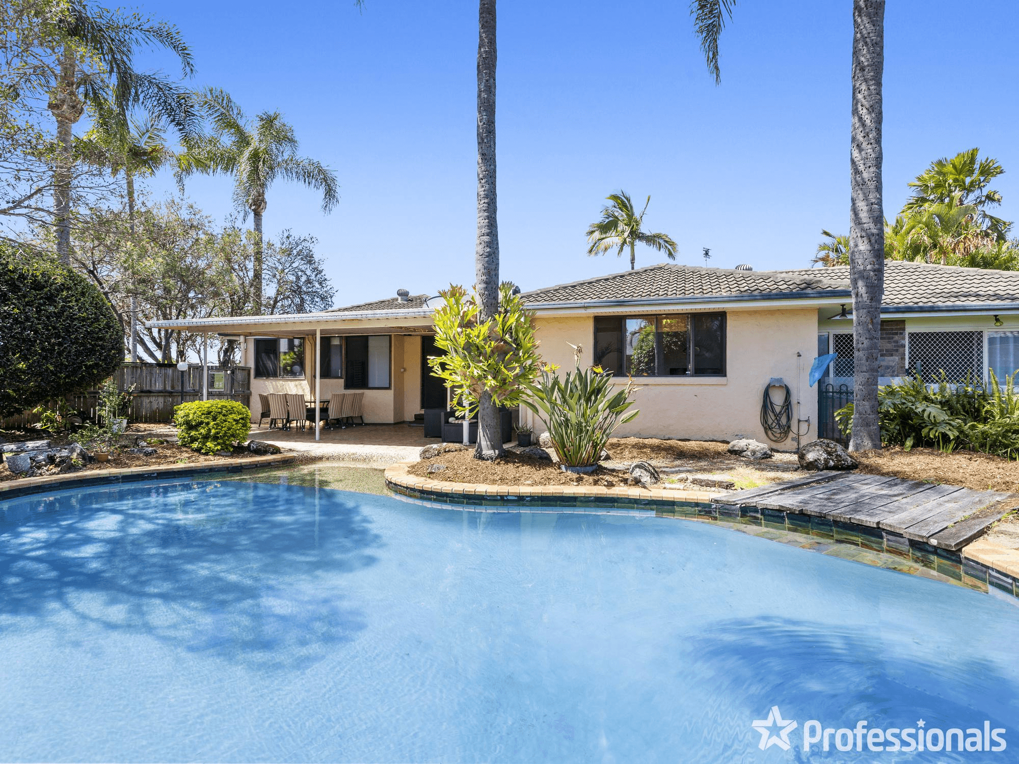 6 Swan Place, BURLEIGH WATERS, QLD 4220